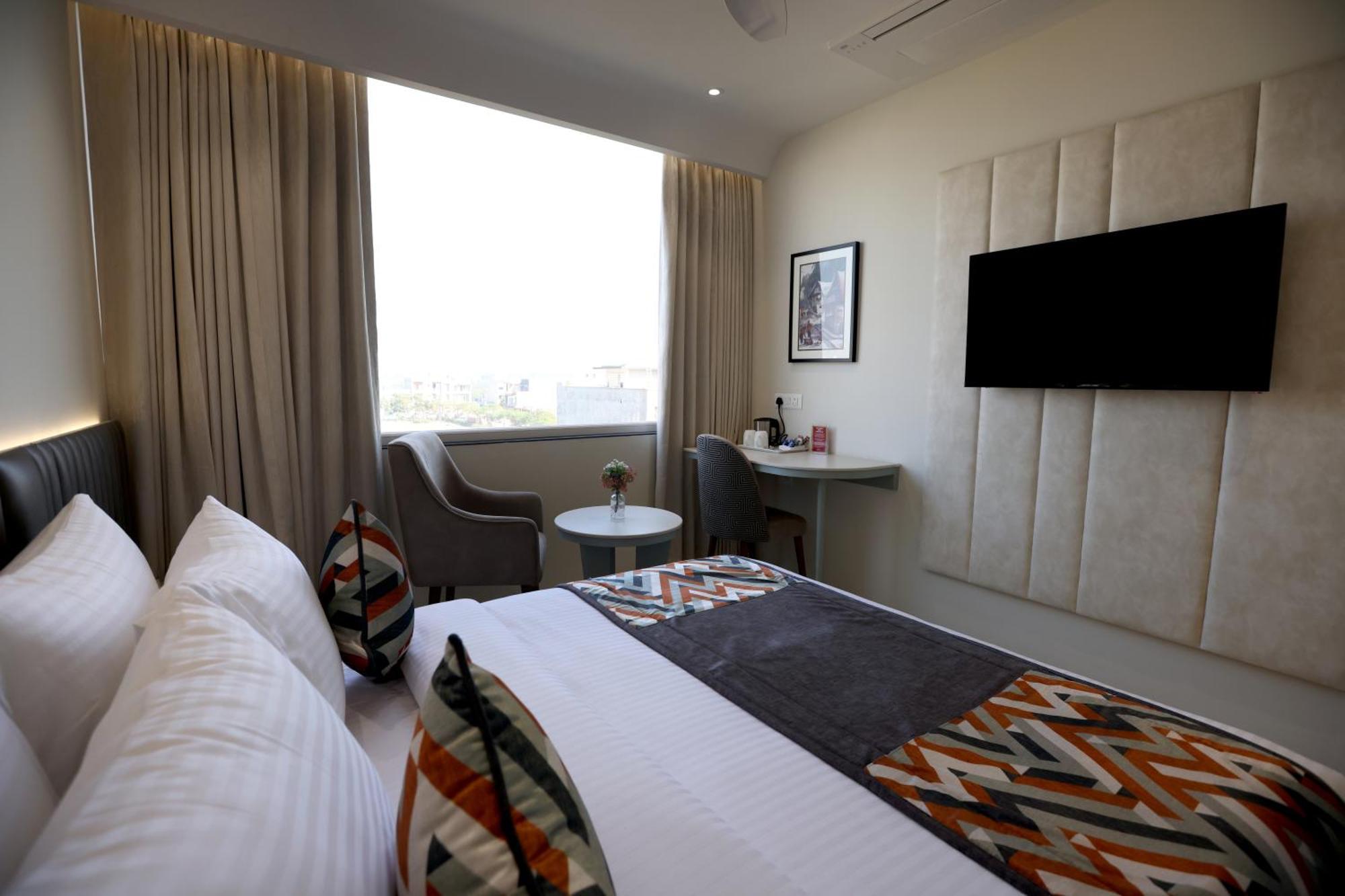 Hiraya Hotels Mohali Εξωτερικό φωτογραφία
